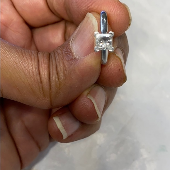 Diamond Solitaire engagement Ring - Picture 4 of 6